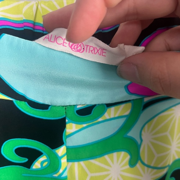 Alice & trixie silk Versace inspired pull on shorts size large - Picture 2 of 6